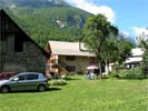 Jardin , parking,barbecue, des gitzs de Freissinieres