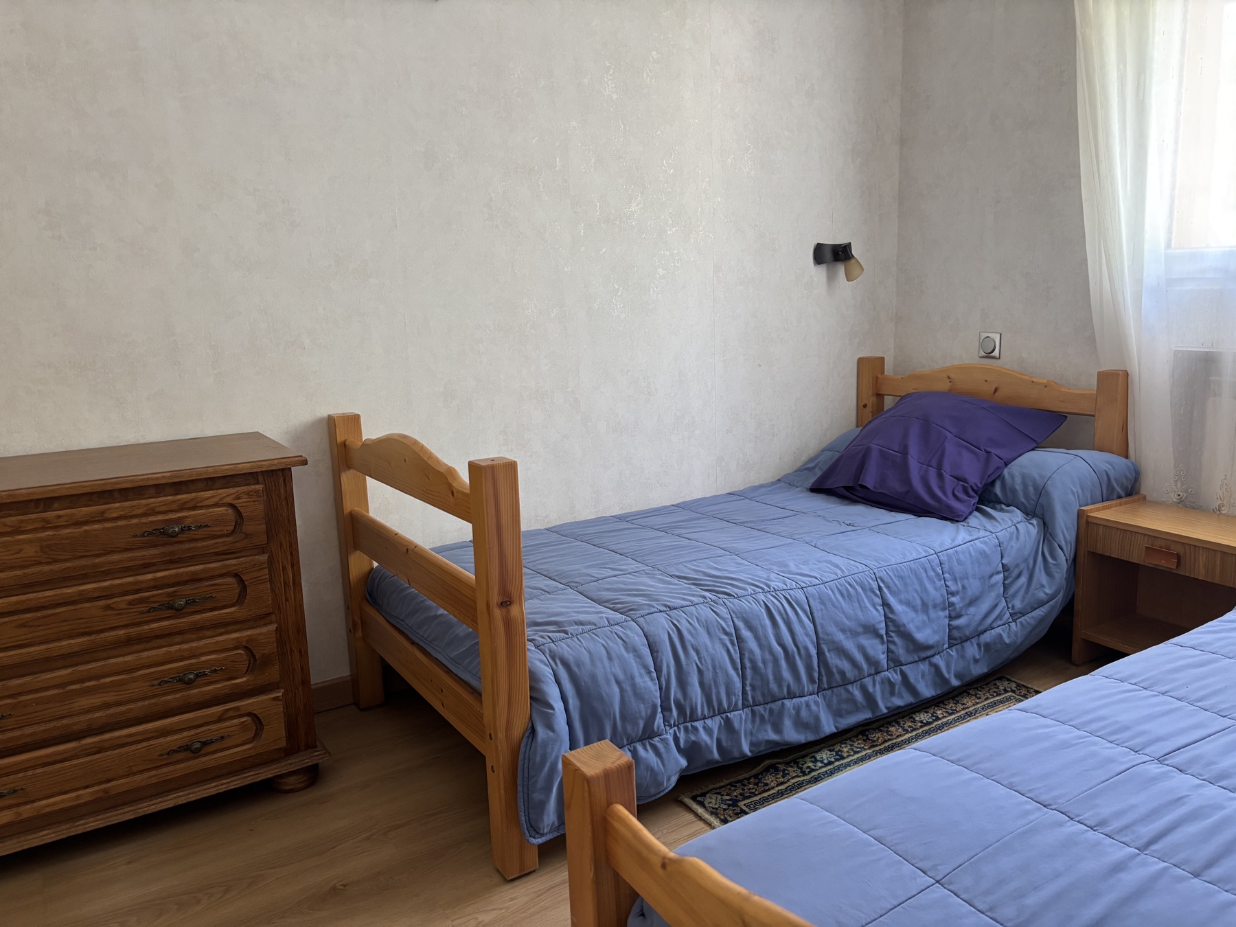 Chambre avec deux lits simples